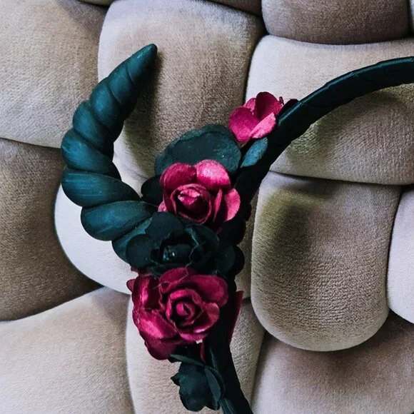 TASHA AUGUST  Crimson Devil's Horns - Picture 3 of 4